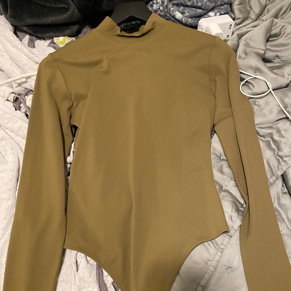 Babaton turtle neck dark green bodysuit